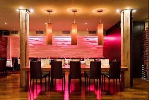 Intérieur du restaurant — ambiance chaleureuse